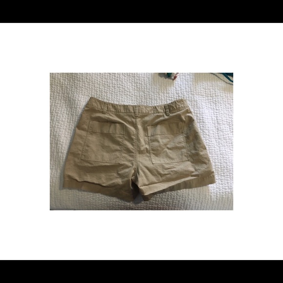 Nordstrom Signature khaki shorts size 6 - Picture 2 of 3